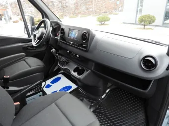 Mercedes Sprinter skrzynia plandeka 10 palet 170KM 184570 - drzwi