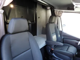 Mercedes Sprinter skrzynia plandeka 8 palet 170KM 211097 - fotel kierowcy
