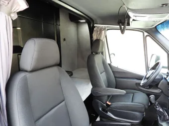 Mercedes Sprinter skrzynia plandeka 8 palet 170KM 210194 - fotel pasazera