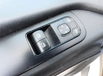 Mercedes Sprinter skrzynia plandeka 8 palet 170KM 143218 - fotele