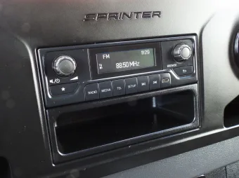 Mercedes Sprinter skrzynia plandeka 8 palet 170KM 210194 - konsola