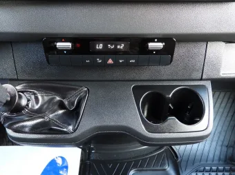 Mercedes Sprinter skrzynia plandeka 8 palet 170KM 210194 - lewarek
