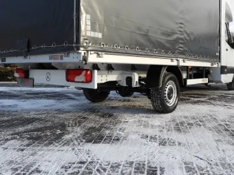 Mercedes Sprinter skrzynia plandeka 8 palet 170KM 143218 - radio