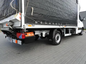 Mercedes Sprinter skrzynia plandeka 8 palet 170KM 210194 - radio
