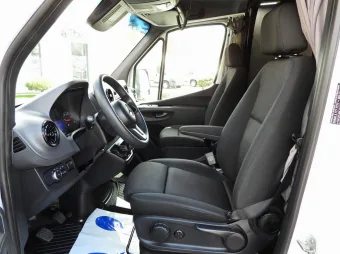 Mercedes Sprinter skrzynia plandeka 8 palet 170KM 210194 - radio