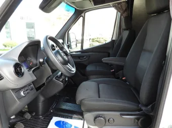Mercedes Sprinter skrzynia plandeka 8 palet 170KM 211097 - radio