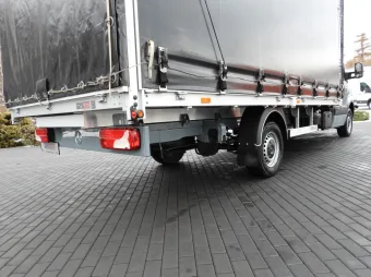 Mercedes Sprinter skrzynia plandeka 10 palet 170KM 184570 - siedzenia