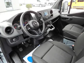 Mercedes Sprinter skrzynia plandeka 10 palet 170KM 184570 - srodek