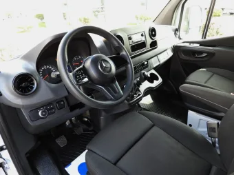 Mercedes Sprinter skrzynia plandeka 8 palet 170KM 210194 - srodek