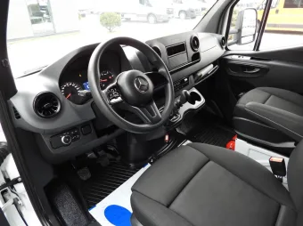 Mercedes Sprinter skrzynia plandeka 10 palet 170KM 253000 - srodek