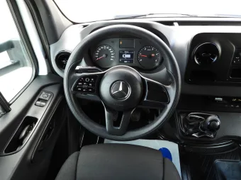 Mercedes Sprinter skrzynia plandeka 8 palet 170KM 210194 - wnetrze