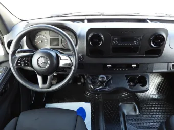 Mercedes Sprinter skrzynia plandeka 8 palet 170KM 211097 - wnetrze