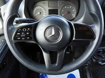 Mercedes Sprinter skrzynia plandeka 8 palet 170KM 211097 - wnetrze
