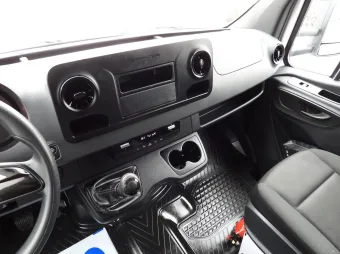 Mercedes Sprinter skrzynia plandeka 10 palet 170KM 253000 - wnetrze