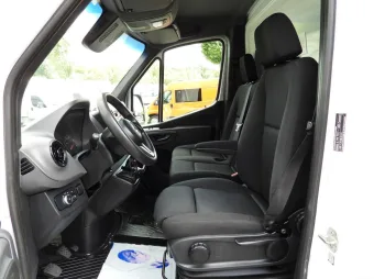 Mercedes Sprinter wywrotka 140KM 140035 - radio