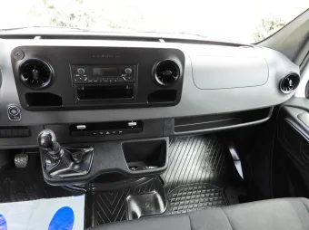 Mercedes Sprinter wywrotka 140KM 140035 - wnetrze