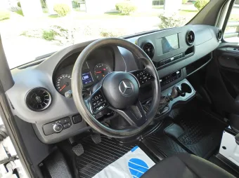 Mercedes Sprinter doka skrzynia 160KM 113742 - srodek