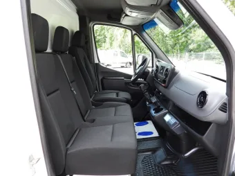 Mercedes Sprinter kontener chłodnia 8 palet 160KM 128595 - konsola