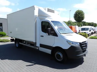 Mercedes Sprinter kontener chłodnia 8 palet 160KM 128595 - przod prawy