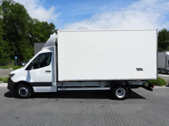 Mercedes Sprinter kontener chłodnia 8 palet 160KM 128595 - zaladunek