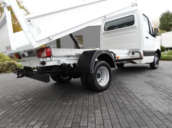 Mercedes Sprinter wywrotka 165KM 010485 - kokpit