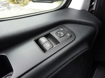 Mercedes Sprinter wywrotka 165KM 010485 - siedzenia