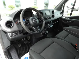 Mercedes Sprinter wywrotka 160KM 111731 - srodek