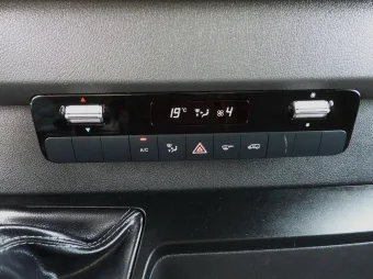 Mercedes Sprinter wywrotka 160KM 111731 - wnetrze