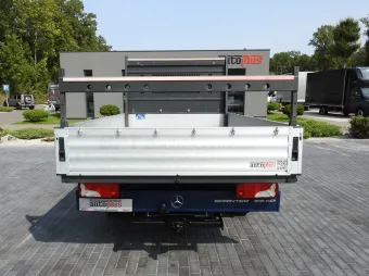 Mercedes Sprinter doka skrzynia 160KM 045542 - bok z tyłu