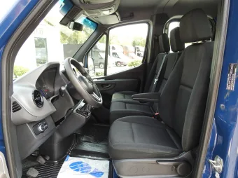 Mercedes Sprinter doka skrzynia 160KM 045542 - detal pojazdu