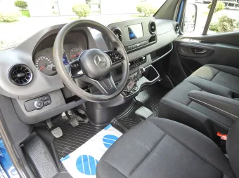 Mercedes Sprinter doka skrzynia 160KM 045542 - środek