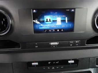 Mercedes Sprinter doka skrzynia 160KM 045542 - widok wnętrza