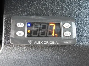 Mercedes Sprinter furgon chłodnia 140KM 014823 - detal