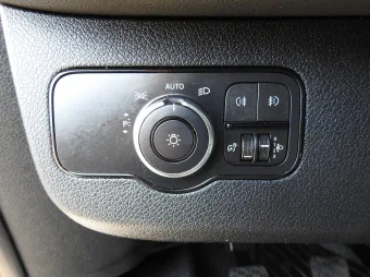 Mercedes Sprinter furgon chłodnia 140KM 014823 - fotele