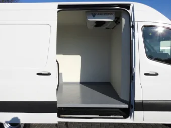 Mercedes Sprinter furgon chłodnia 140KM 014823 - kabina
