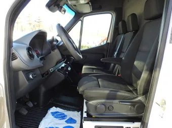 Mercedes Sprinter furgon chłodnia 140KM 014823 - radio