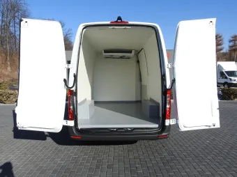 Mercedes Sprinter furgon chłodnia 140KM 014823 - tyl zabudowy
