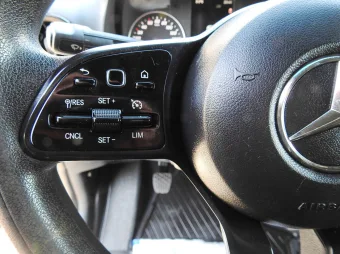 Mercedes Sprinter furgon chłodnia 140KM 014823 - wnetrze