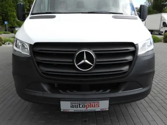 Mercedes Sprinter kontener winda 8 palet 150KM 203531 - bok zabudowy