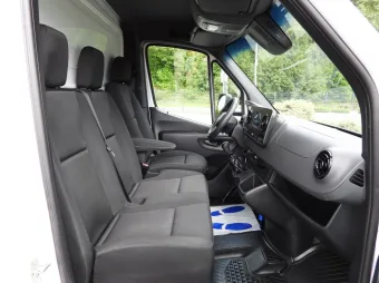 Mercedes Sprinter kontener winda 8 palet 150KM 203531 - fotel kierowcy