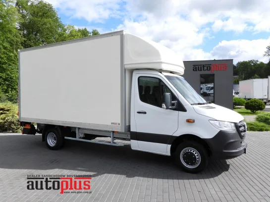 Mercedes Sprinter kontener winda 8 palet 150KM 203531 - przod