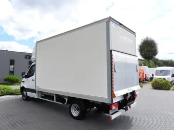 Mercedes Sprinter kontener winda 8 palet 150KM 203531 - tyl