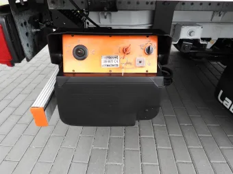 Mercedes Sprinter kontener winda 8 palet 150KM 203531 - kokpit