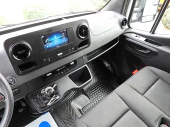 Mercedes Sprinter kontener winda 8 palet 150KM 203531 - wnetrze