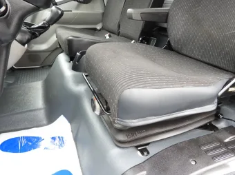 Mitsubishi Canter wywrotka 150KM D13361 - fotele