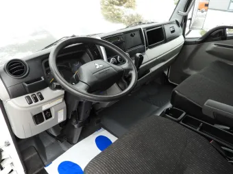 Mitsubishi Canter wywrotka 150KM D13361 - srodek