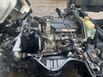 Mitsubishi Canter wywrotka trojstronna 150KM D01728 - detal