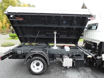 Mitsubishi Canter wywrotka trojstronna 150KM D01728 - navi