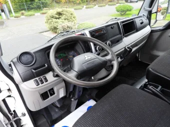 Mitsubishi Canter wywrotka trojstronna 150KM D01728 - srodek
