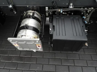 Mitsubishi Canter wywrotka trojstronna 150KM D01728 - wnetrze